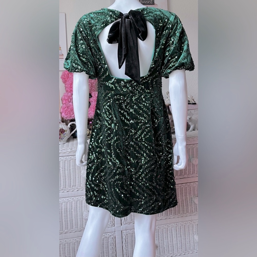 Millie Machintosh Green Sequin Black Large Bow Back  Velvet Mini Dress Size 8